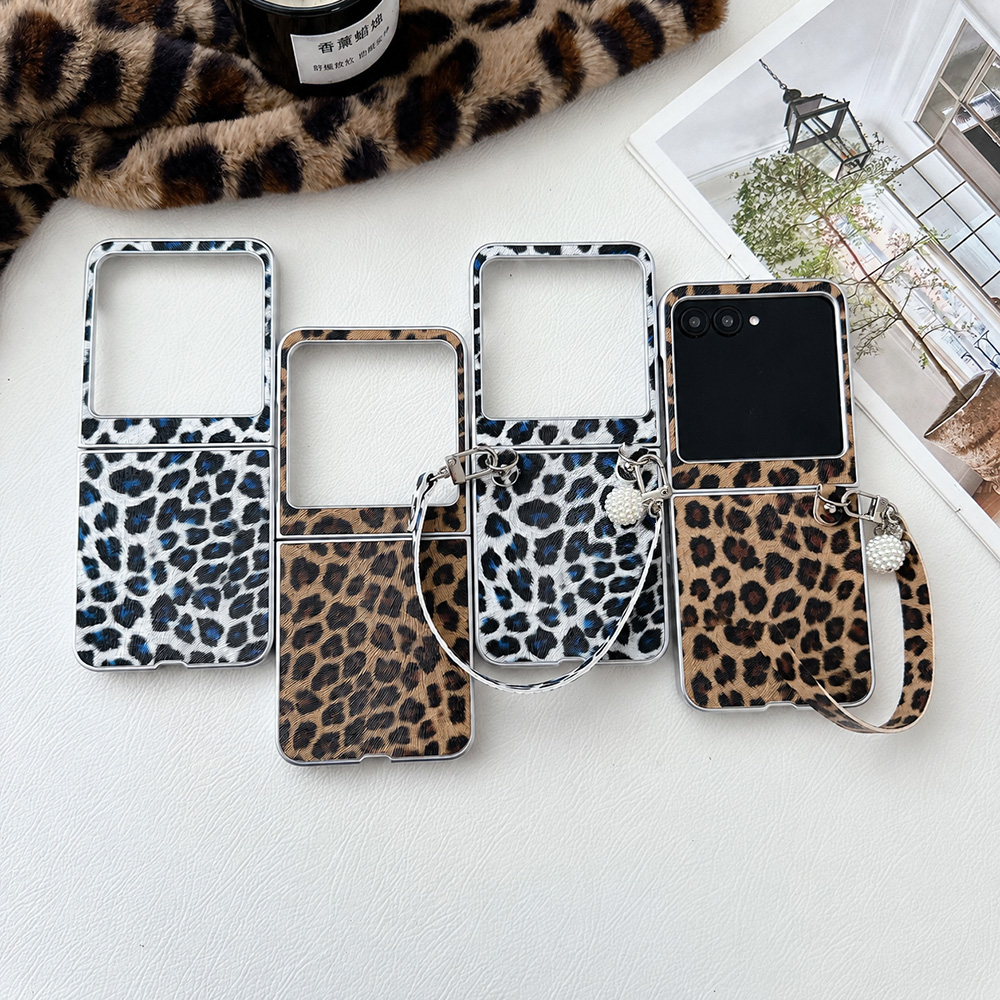 Women'S Accessories For Suit - Leopard Print Folding Flip Phone Case